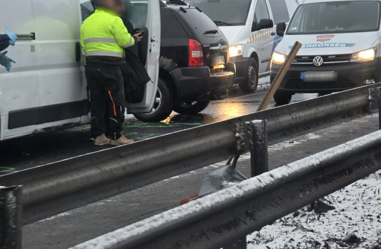 Több gépjármű ütközött