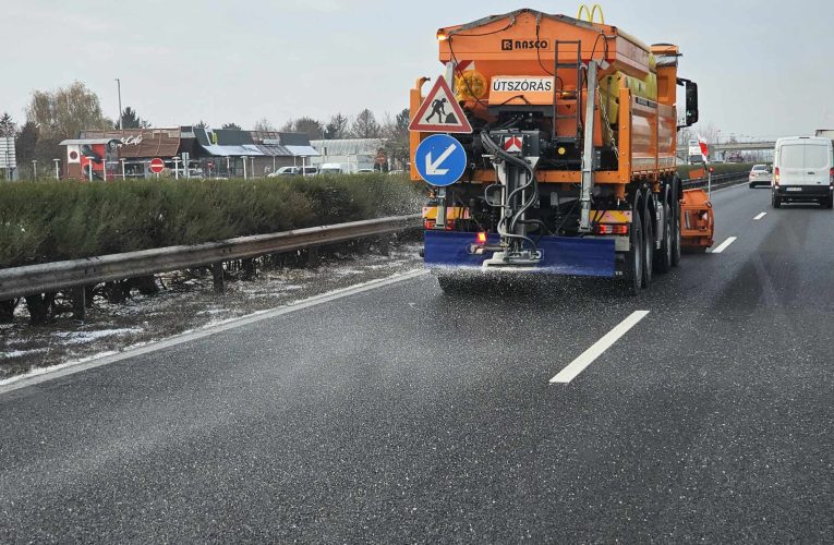 RIASZTÁS AZ AUTÓSOKNAK: aki teheti, NE induljon el!