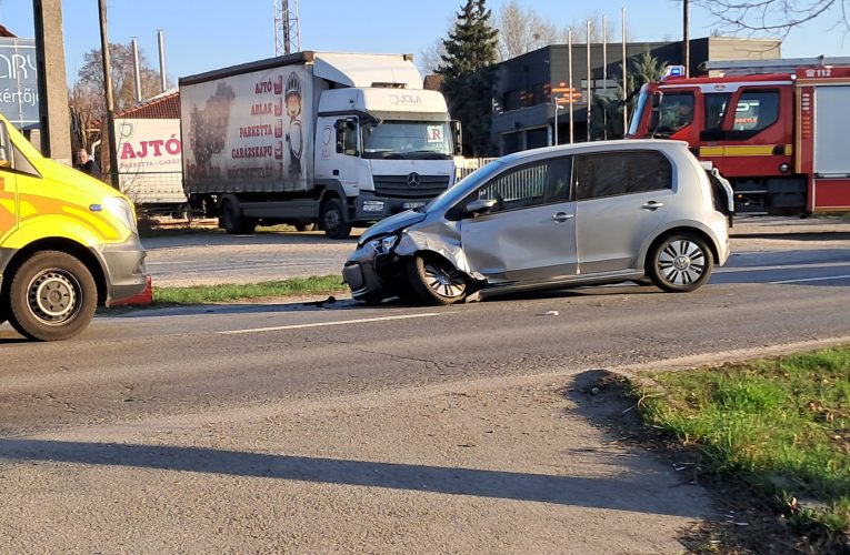 Összeütközött két gépkocsi