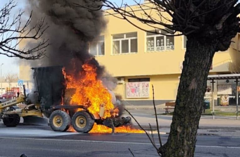 Tűz keletkezett egy munkagép motorterében