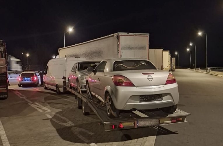 Túlsúlyos járműszerelvényt vontak ki a forgalomból