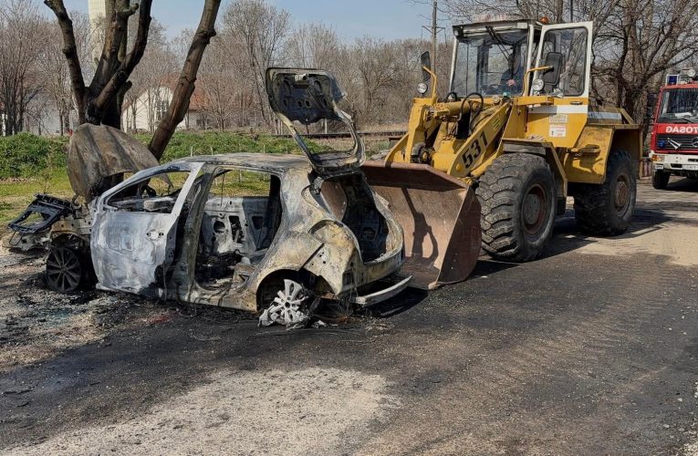 Kiégett egy elektromos autó