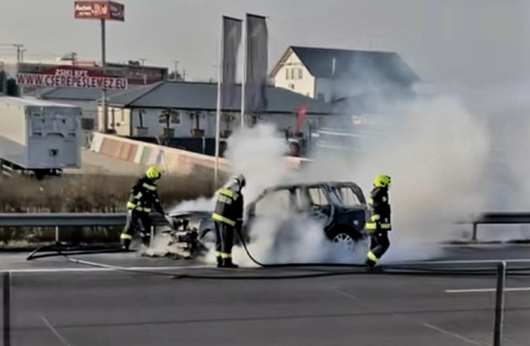 Kigyulladt egy személyautó