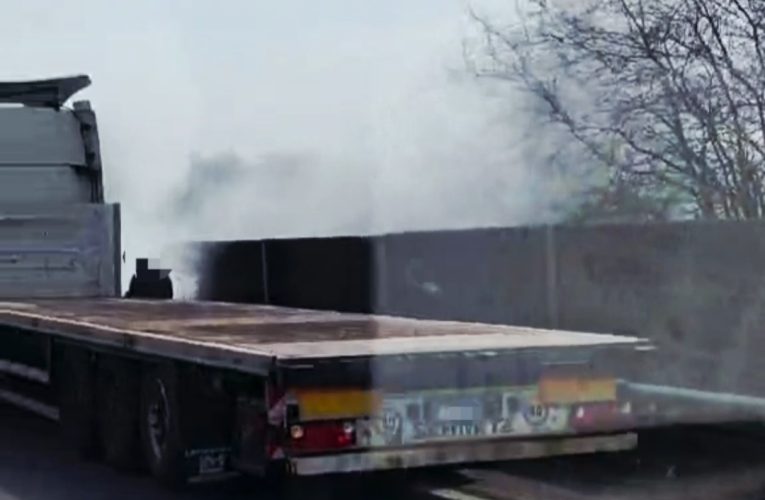 Kigyulladt egy nyerges vontató