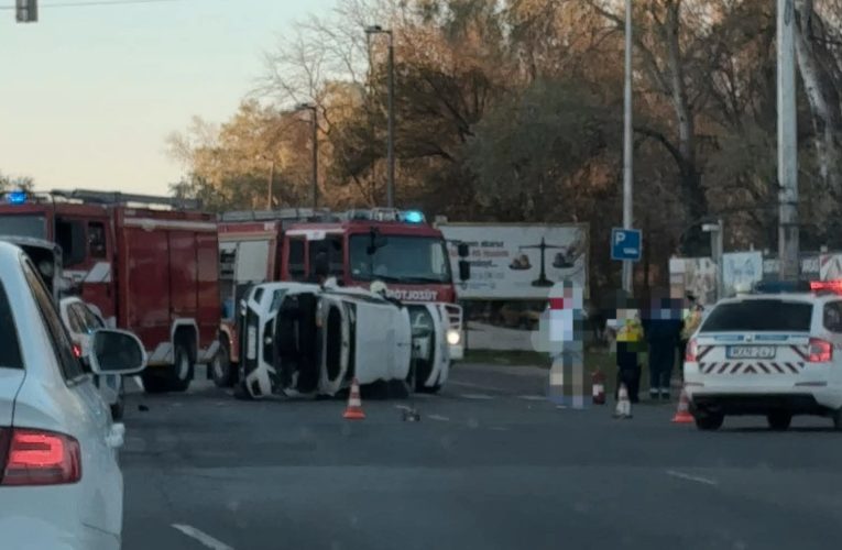 Összeütközött két személygépkocsi