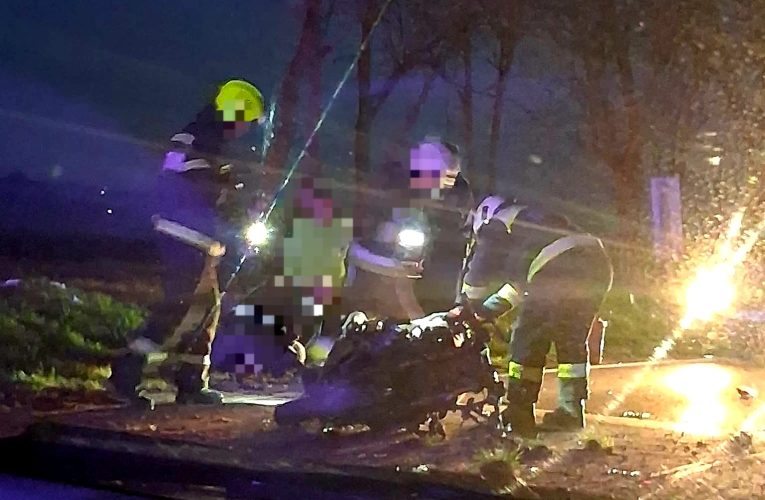 Belehajtott egy kisbuszba egy motorkerékpár