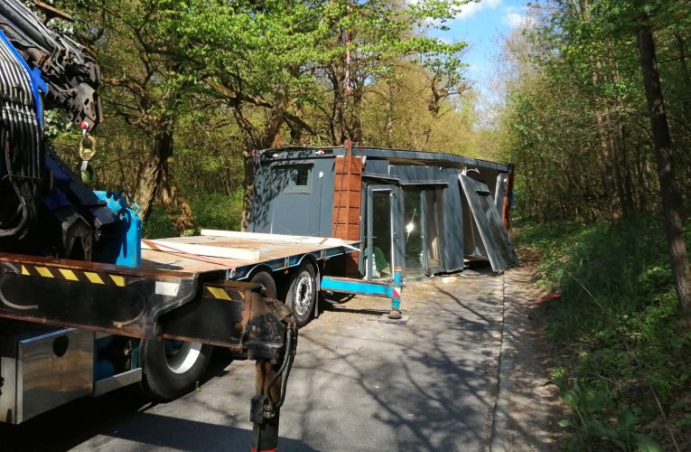 Leesett egy ház a trélerről