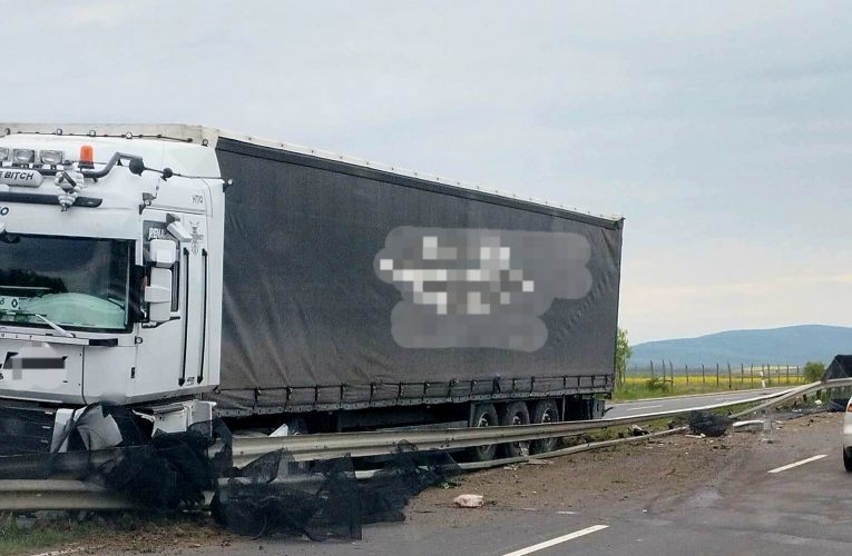 Defekt miatt szalagkorlátnak ütközött