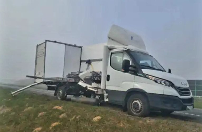 Döbbenetes robbanás az autópályán: kenyérszállító Iveco szakadt szét egy pillanat alatt!