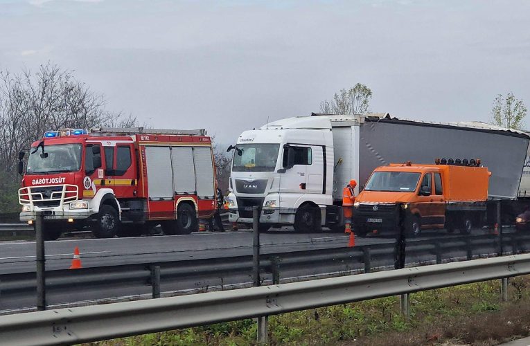 Kigyulladt egy személyautó