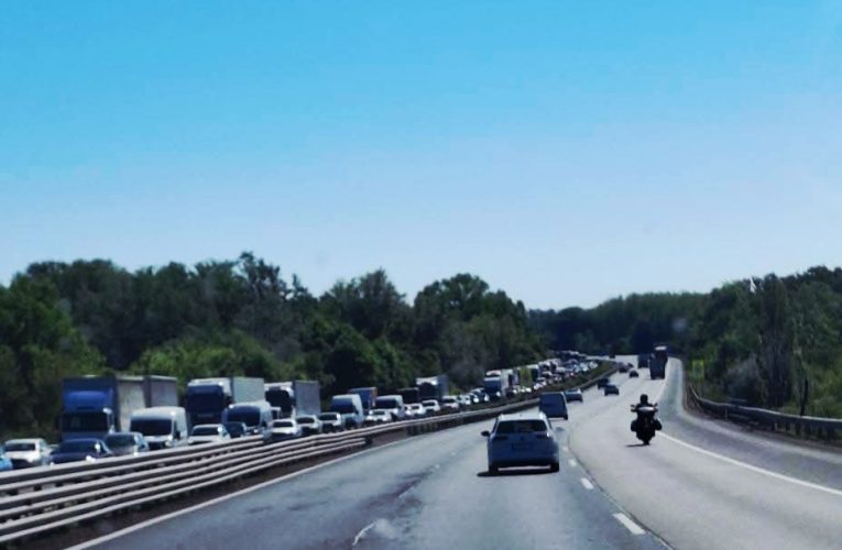 Megállt az élet az M7-esen