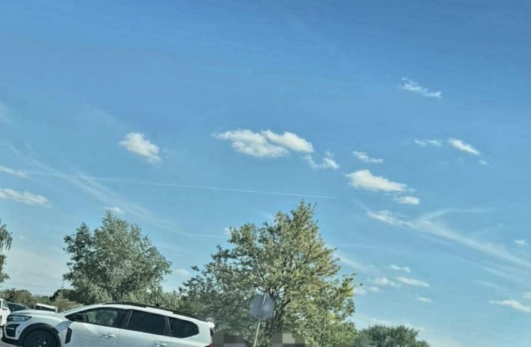 Egymásnak ütközött egy motoros és személygépkocsi