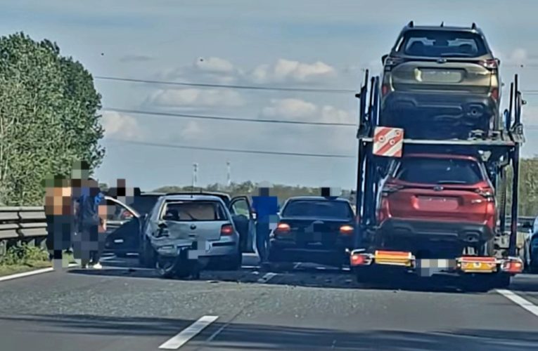 Több gépjármű ütközött