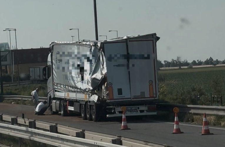Egy pihenőjét töltő kamionos bánta más felelőtlenségét a szlovák–magyar határon