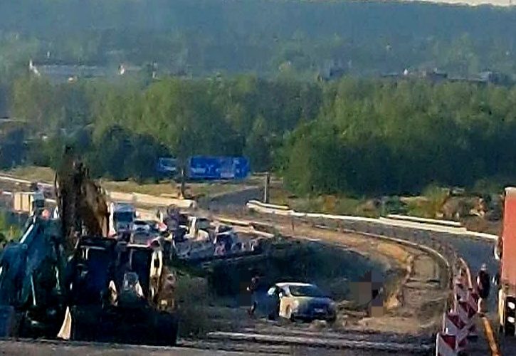 Lezárt munkaterületre tévedt egy autó az M1-es felújításánál