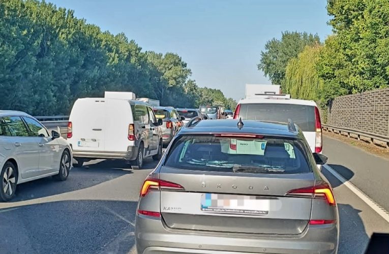 Torlódással kezdődik a nap