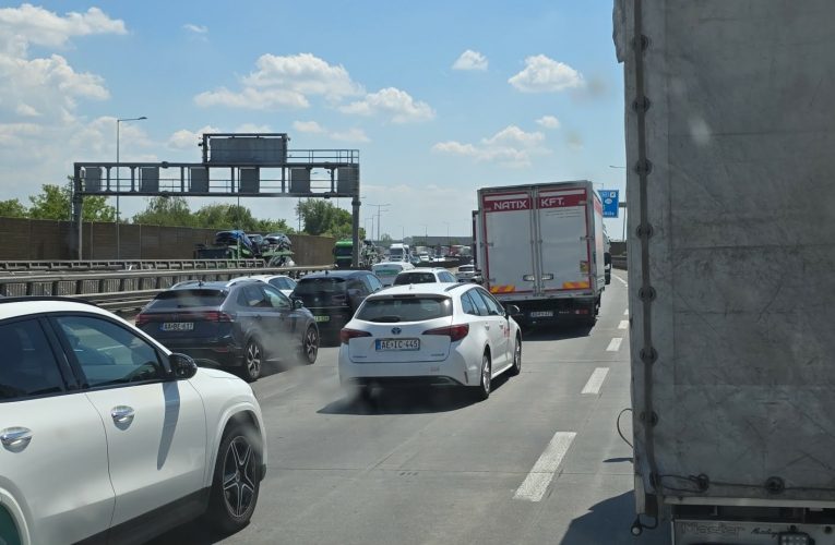 Torlódások, kamionstop és határellenőrzések bénítják a közlekedést