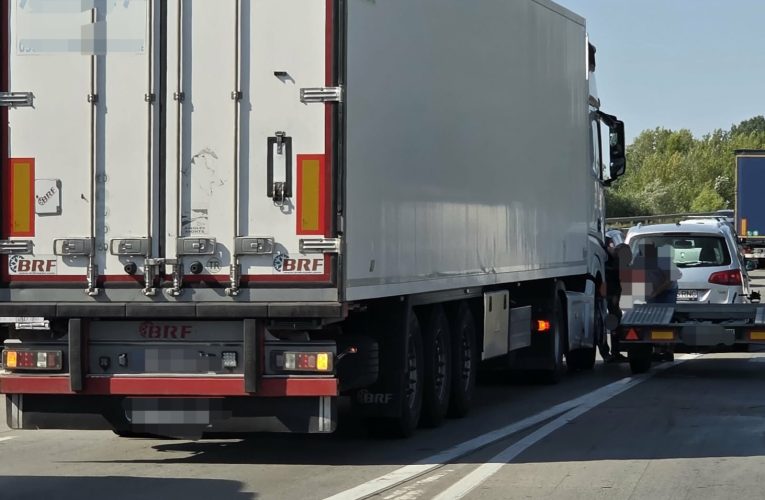 Közlekedési baleset történt az M4-es autóút és az M0-s autóút csatlakozásánál