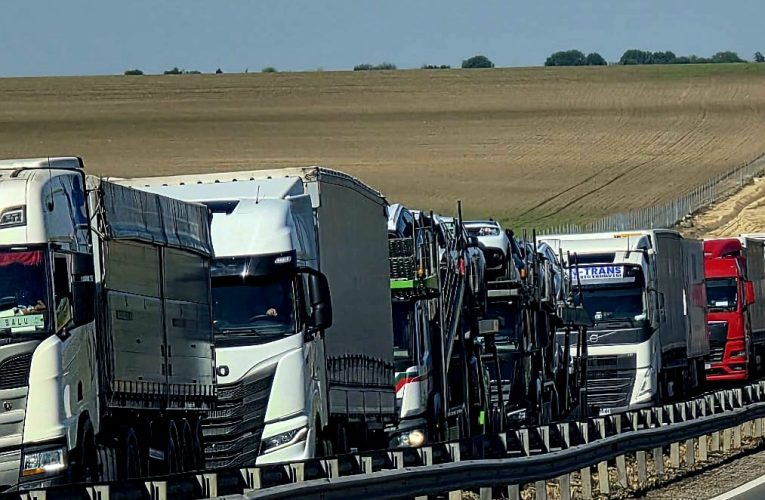 Kilométeres dugók mindkét irányban, órákig tarthat a káosz