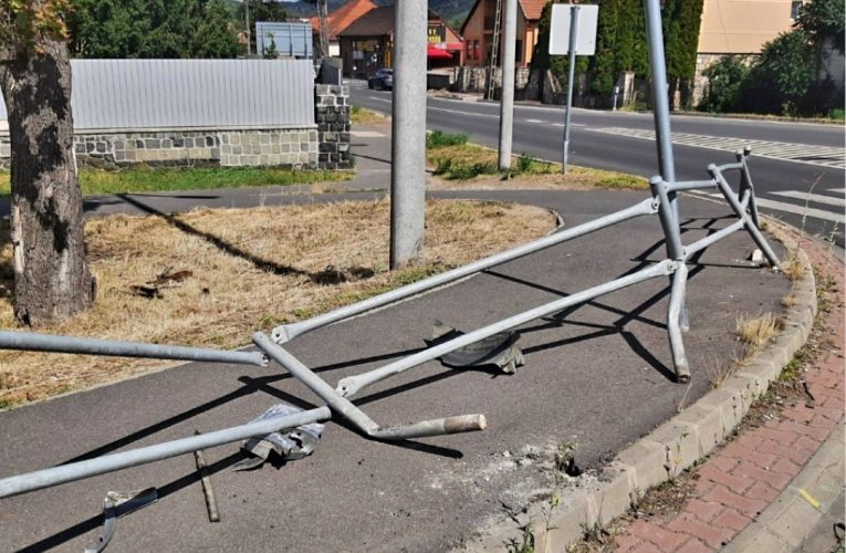 Nem hitték el a rendőrök, miért nem tudott kijönni a körforgalomból az autós