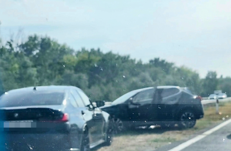 Három személyautó ütközött össze