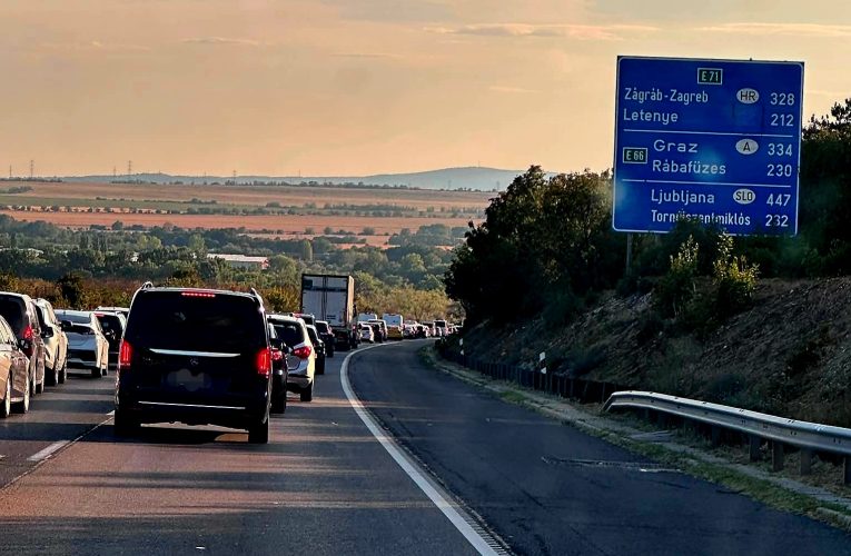 Megindult a roham a Balaton felé