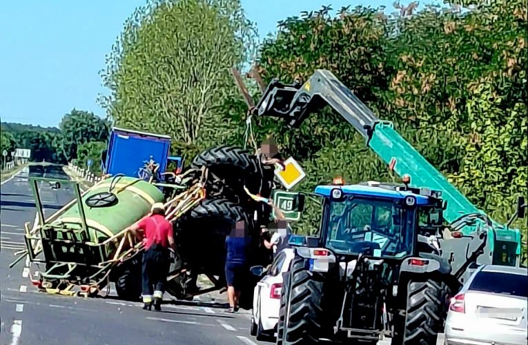 Kamionnal ütközött a traktor