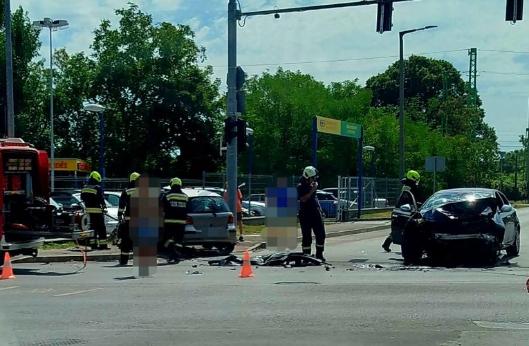 Feszítővágóval szabadítottak ki egy embert