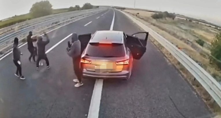 Elrabolták a kamiont Szicíliában