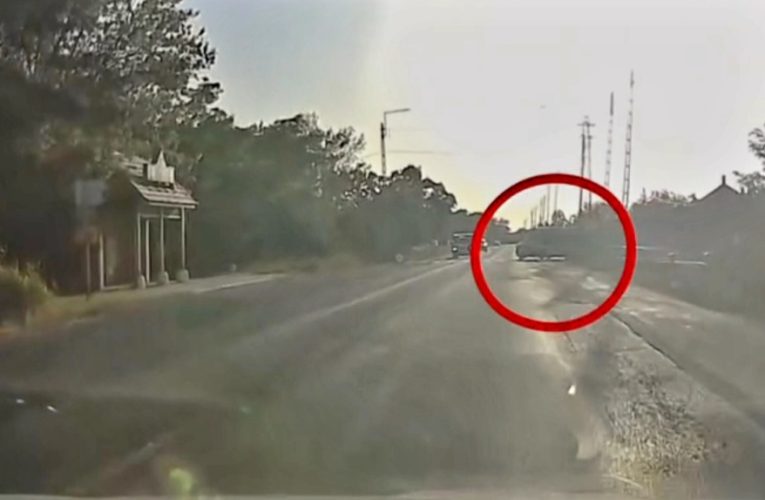 Rendőrök előtt hajtott ki szabálytalanul