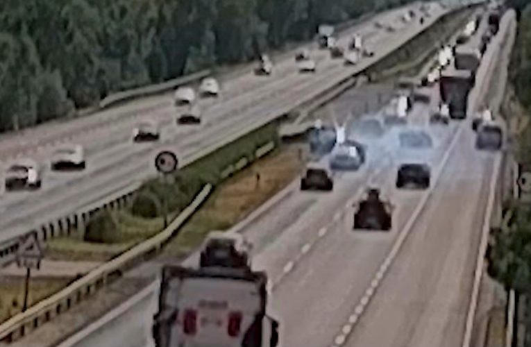 Súlyos baleset lett egy rossz döntés vége az M7-esen