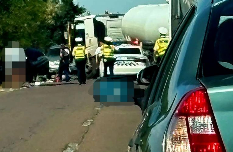 Személyautó és teherautó ütközött