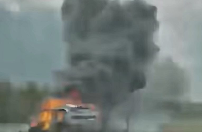 Kigyulladt az autó a brutális ütközés után