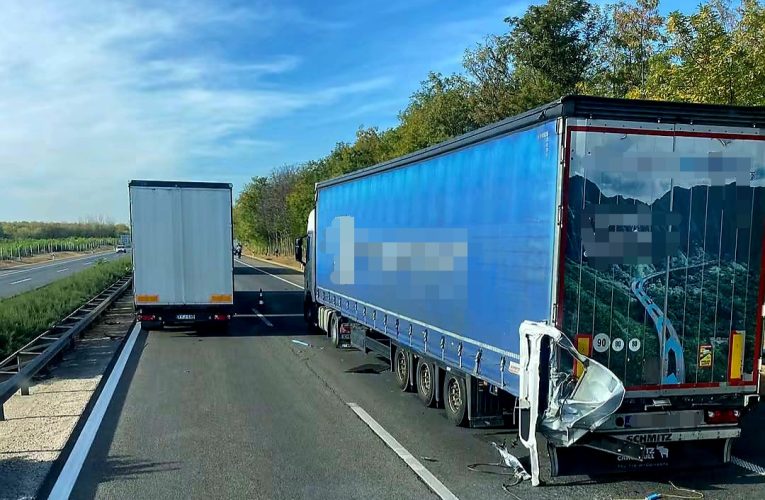 Kamion és kisteherautó ütközött az M5-ösön
