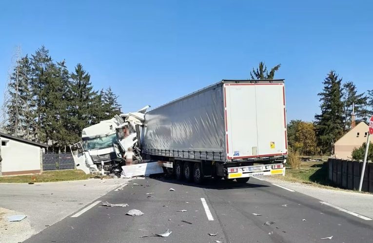 Teljes útlezárás a 86-os főúton