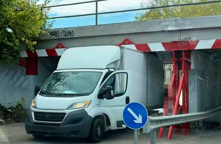 Újabb teherautó akadt fenn a szigetszentmiklósi híd alatt