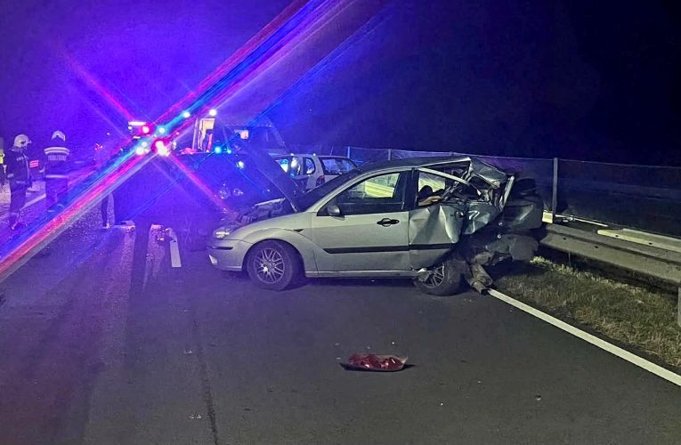 Baleset történt a 21-es főúton