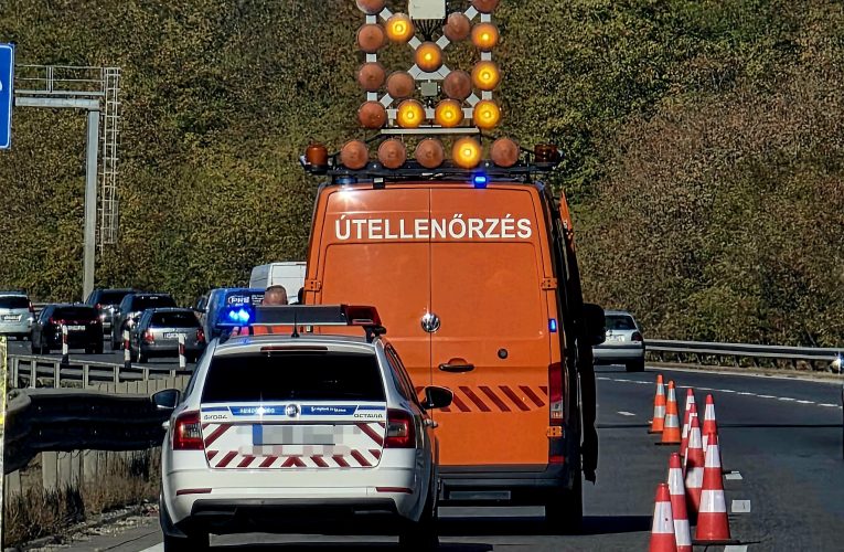 Teherautó csapódott a szalagkorlátnak