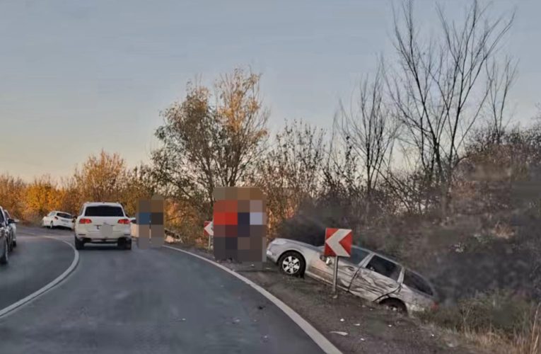 Kamion és két személyautó ütközött